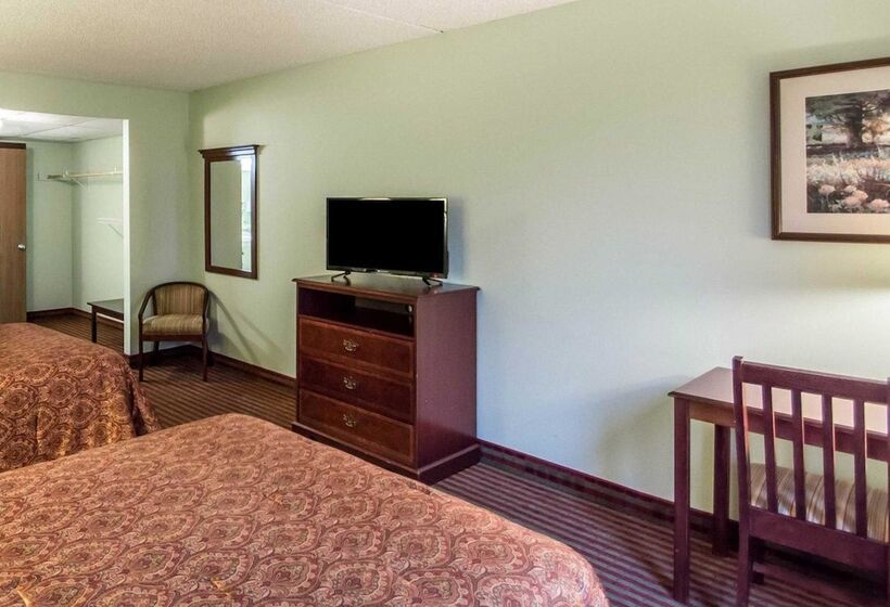 带2个双人床的标准工作室, Rodeway Inn