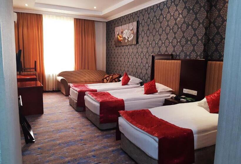 컴포트 트리플 룸, Royal