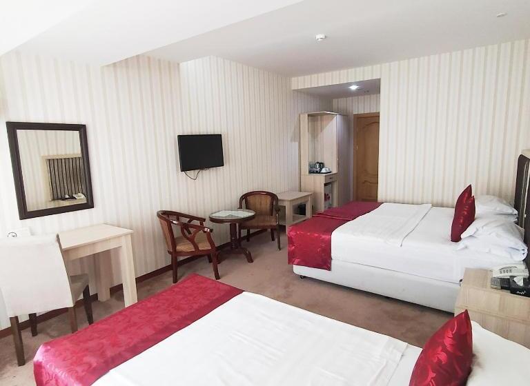 컴포트 트리플 룸, Royal