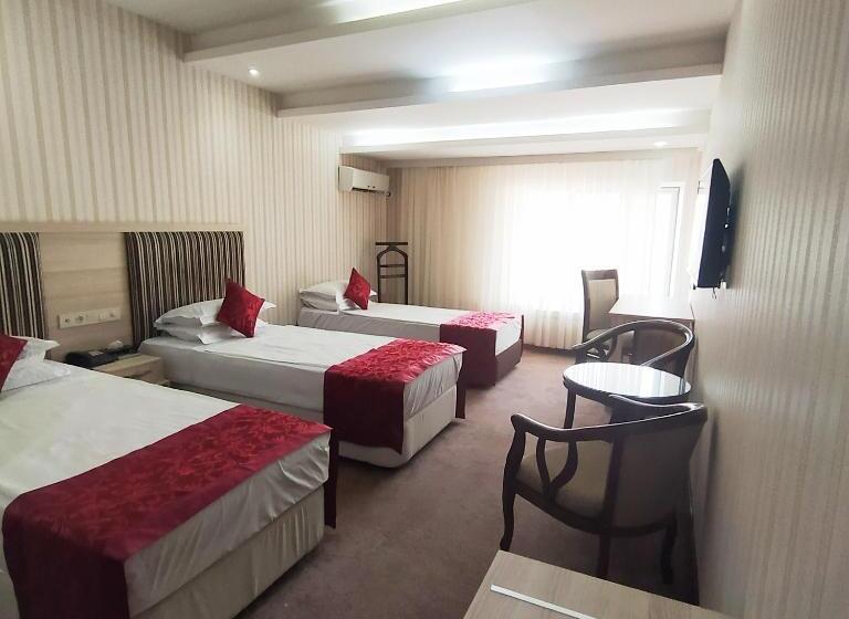 컴포트 트리플 룸, Royal