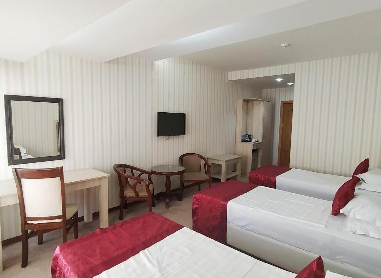 컴포트 트리플 룸, Royal