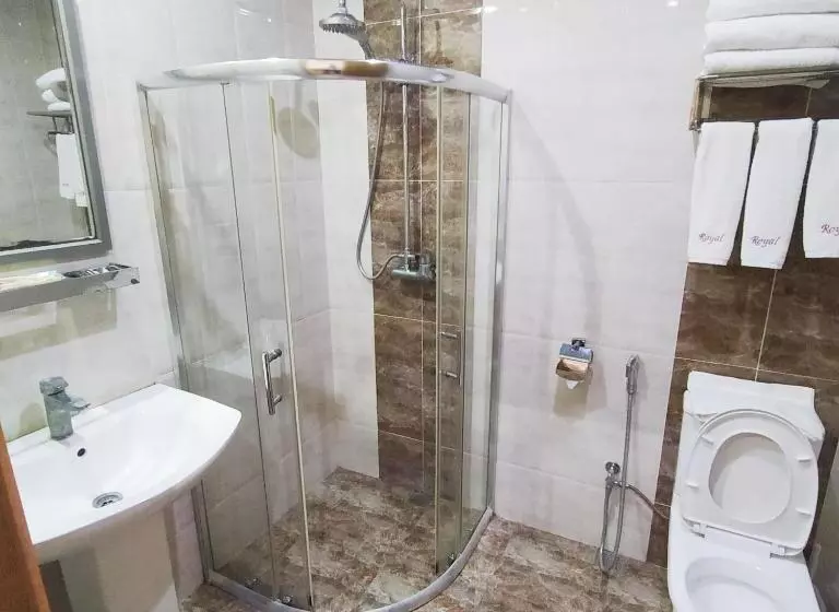 اتاق راحتی سه تخته, Royal