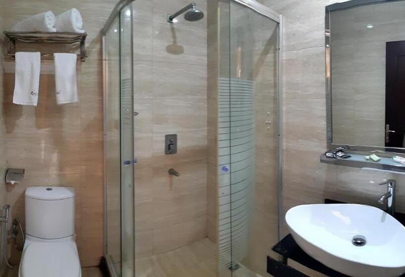 이코노미 룸, Royal