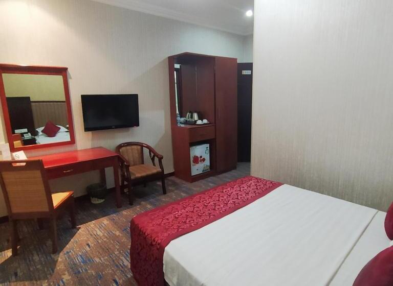 이코노미 룸, Royal