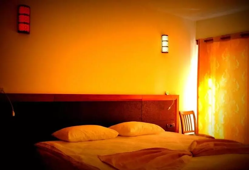 سوییت, Simre Otel