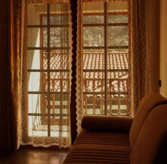 سوییت, Simre Otel
