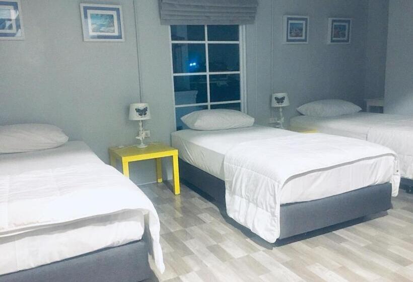 اتاق استاندارد سه نفره, 43 Home