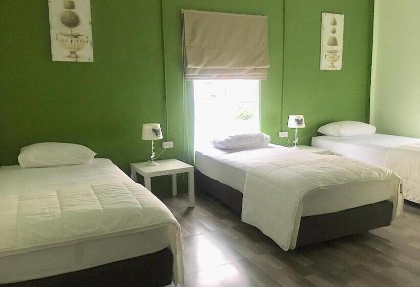 اتاق استاندارد سه نفره, 43 Home