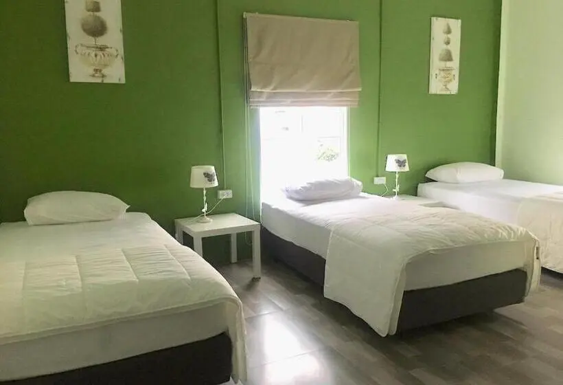 اتاق استاندارد سه نفره, 43 Home