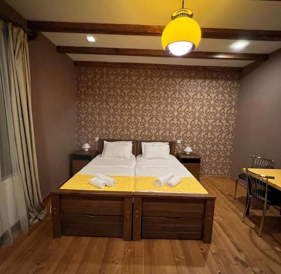 استودیوی استاندارد, Borjomi Yellow