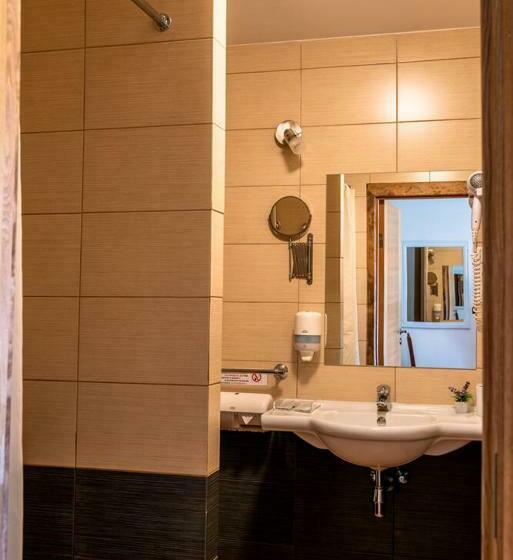 اتاق ساده سه‌ نفره, Motelis Smakų Smakas