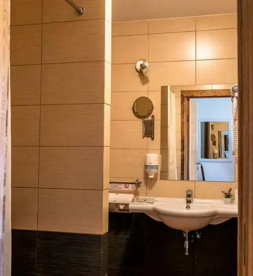 اتاق ساده سه‌ نفره, Motelis Smakų Smakas