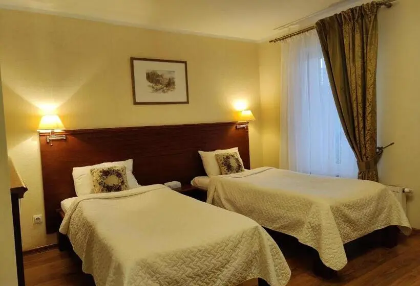 اتاق ساده سه‌ نفره, Motelis Smakų Smakas