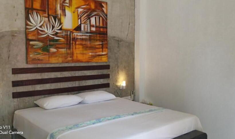اتاق استاندارد با چشم‌انداز باغ, Petit Guest House