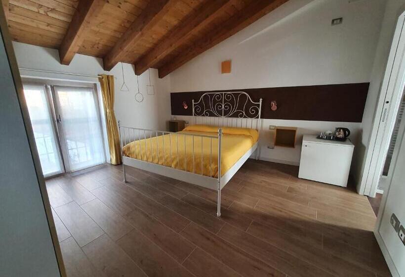 اتاق راحتی سه تخته, Elements B&b