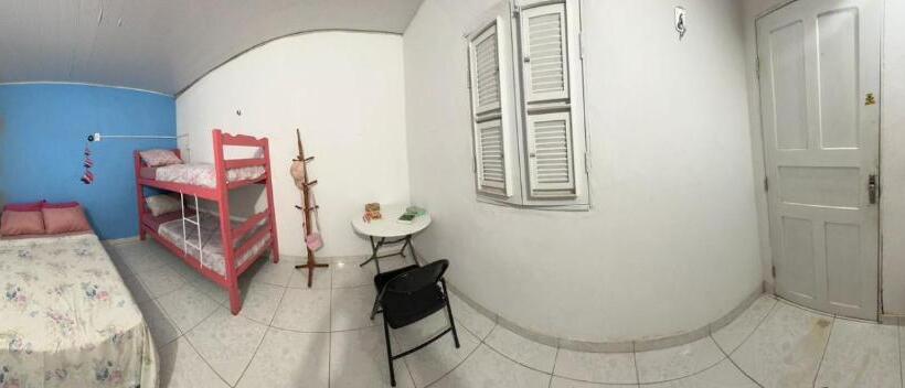 اتاق خانوادگی, Frida Hostel