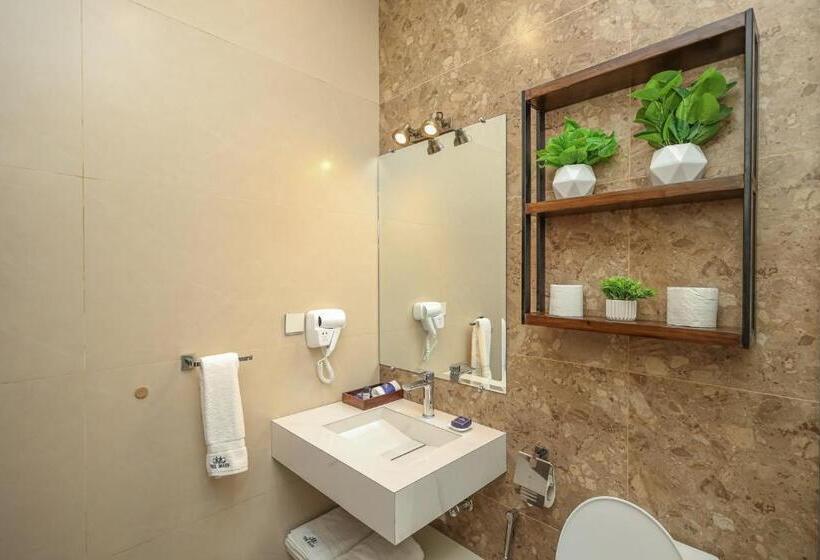 اتاق لوکس با تخت بزرگ, The Mark