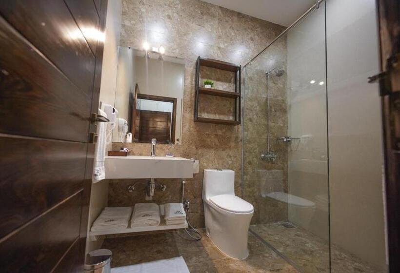 اتاق لوکس با تخت بزرگ, The Mark