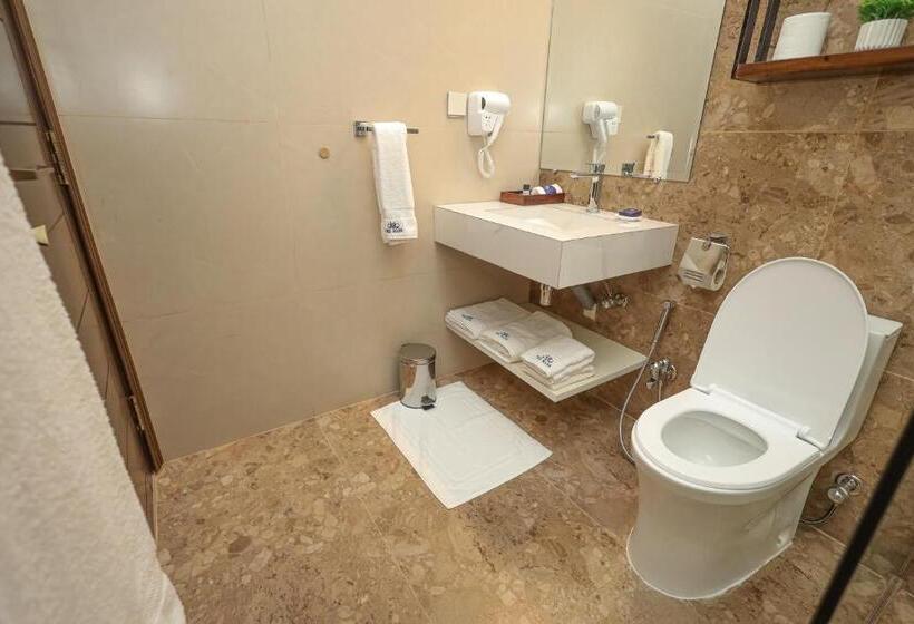 اتاق لوکس با تخت بزرگ, The Mark