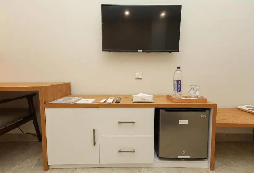 اتاق لوکس با تخت بزرگ, The Mark