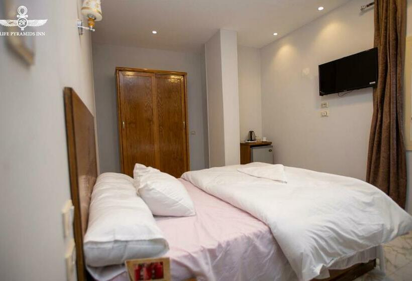 اتاق استاندارد با چشم‌انداز کوهستان, Life Pyramids Inn