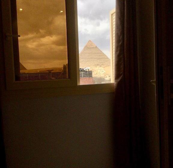 اتاق استاندارد با چشم‌انداز کوهستان, Life Pyramids Inn