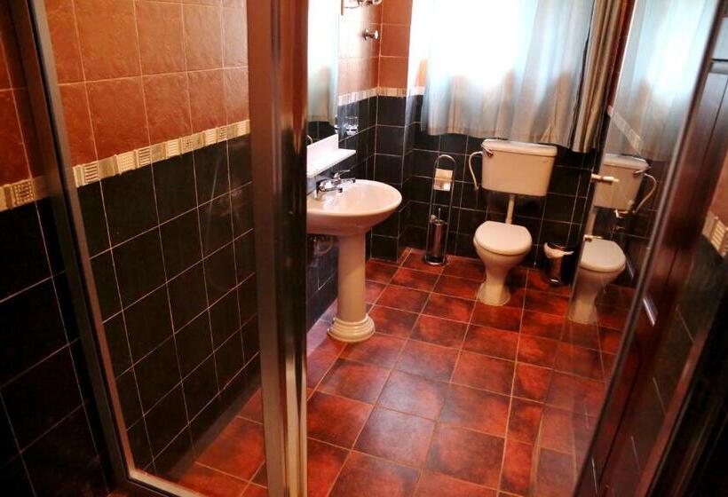 חדר דחוקס עם מיטת קינג, Eden Vale