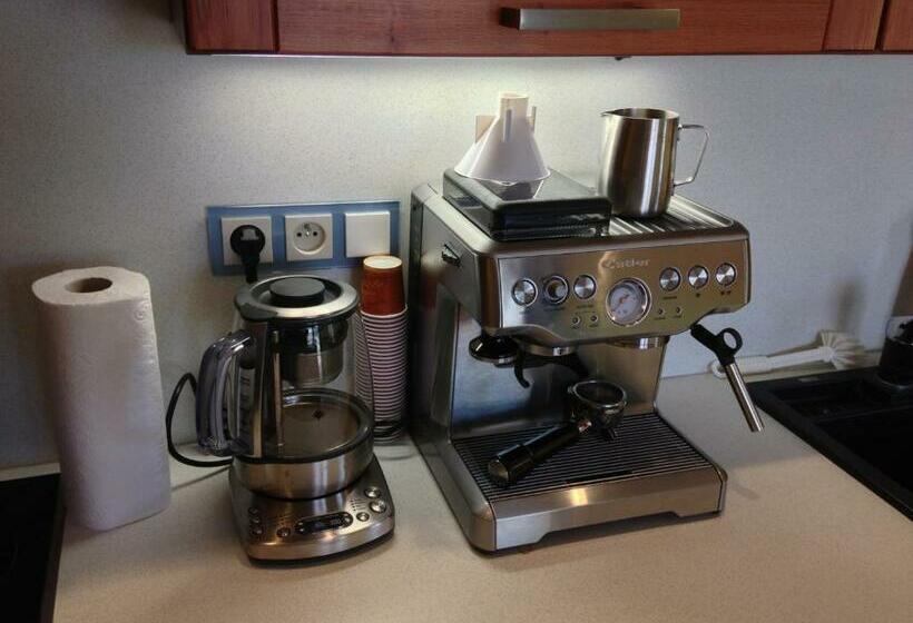 شقة غرفة واحدة مزودة بتراس, Lake View Apartments Near Golf Resort Kunětická Hora, Dříteč