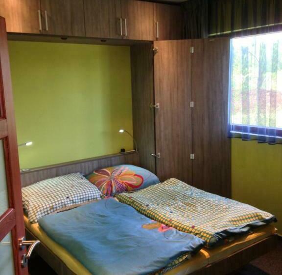 شقة غرفة واحدة مزودة بتراس, Lake View Apartments Near Golf Resort Kunětická Hora, Dříteč