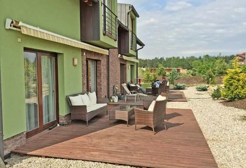 Huoneisto 1 Makuuhuone Terassi, Lake View Apartments Near Golf Resort Kunětická Hora, Dříteč