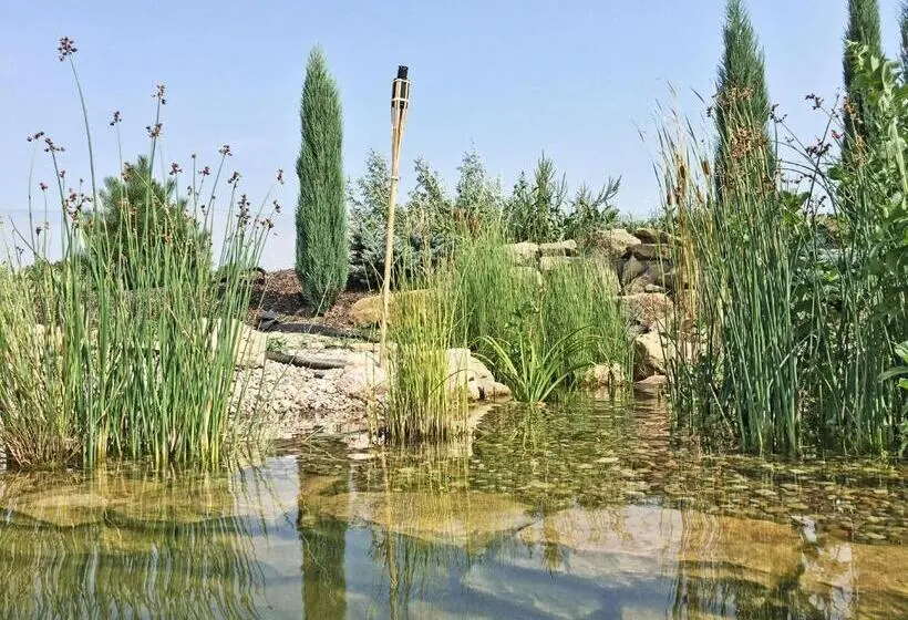 Huoneisto 1 Makuuhuone Terassi, Lake View Apartments Near Golf Resort Kunětická Hora, Dříteč