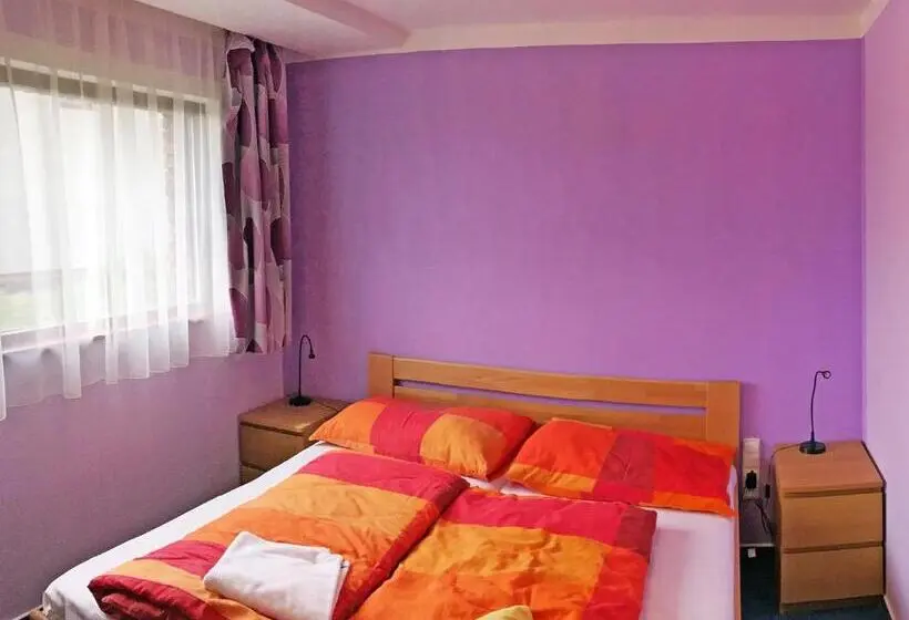 Huoneisto 2 Makuuhuonetta Terassi, Lake View Apartments Near Golf Resort Kunětická Hora, Dříteč