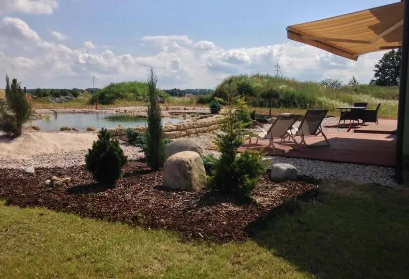 Huoneisto 2 Makuuhuonetta Terassi, Lake View Apartments Near Golf Resort Kunětická Hora, Dříteč