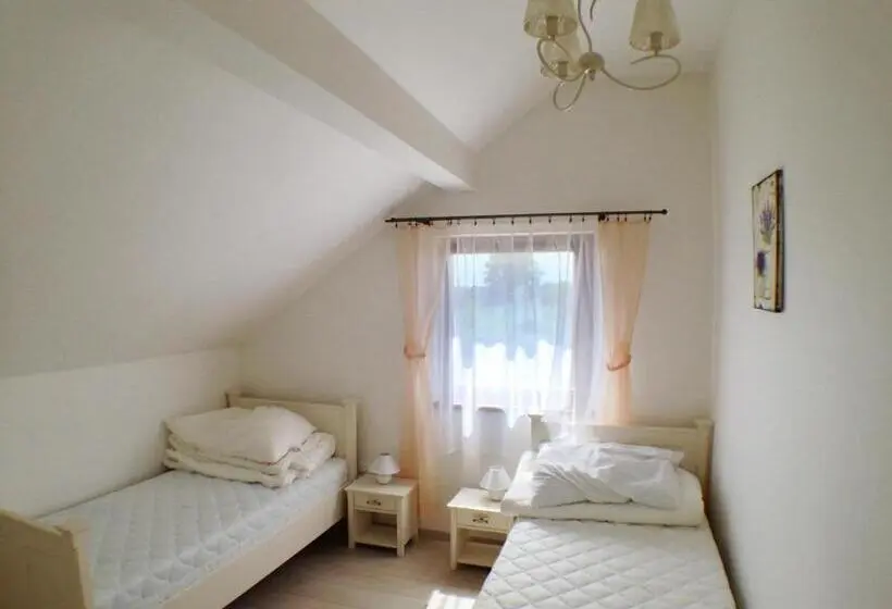 Huoneisto 2 Makuuhuonetta Parveke, Lake View Apartments Near Golf Resort Kunětická Hora, Dříteč