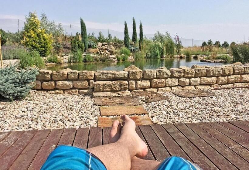 شقة غرفتين نوم مزودة بشُرفة, Lake View Apartments Near Golf Resort Kunětická Hora, Dříteč