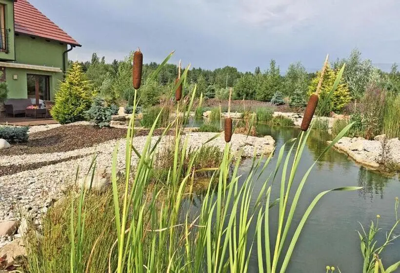 Huoneisto 2 Makuuhuonetta Parveke, Lake View Apartments Near Golf Resort Kunětická Hora, Dříteč