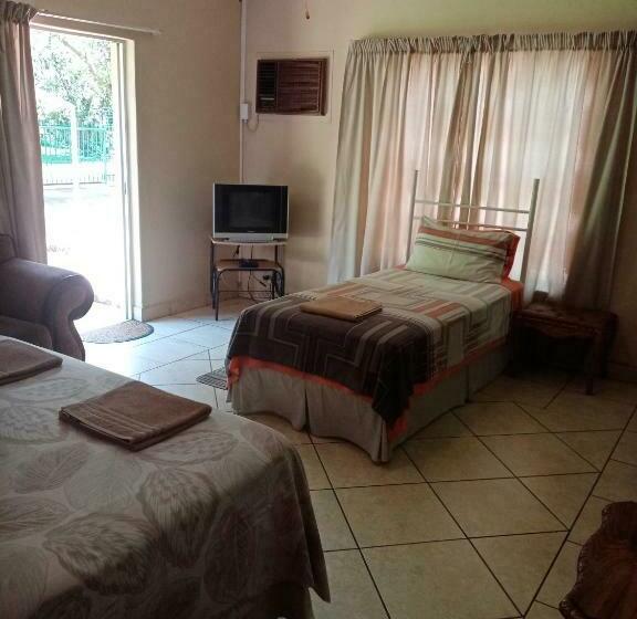 غرفة عائلية, De La Rose Guesthouse