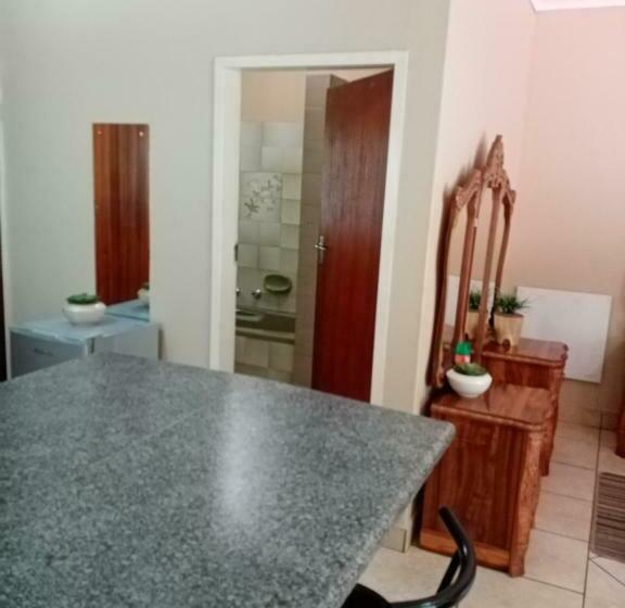 غرفة عائلية, De La Rose Guesthouse