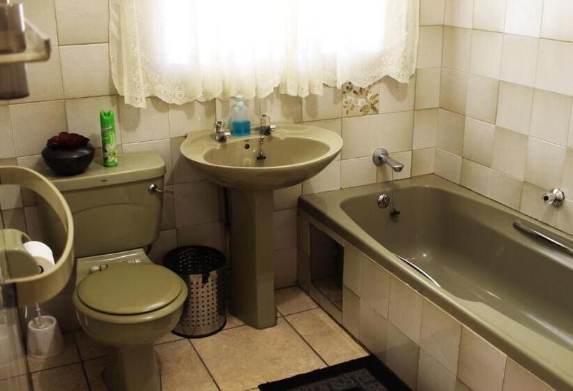 غرفة عائلية, De La Rose Guesthouse