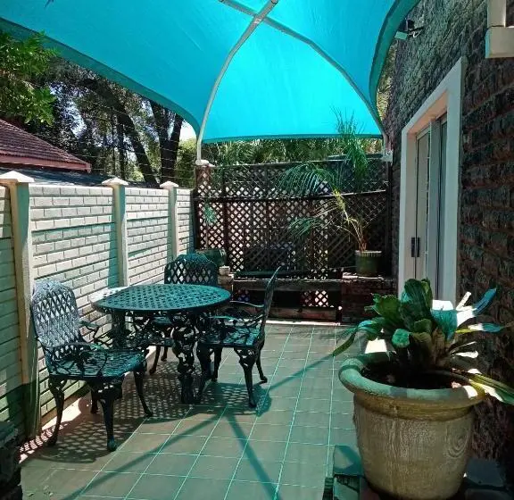プールビュースタンダードルーム, De La Rose Guesthouse
