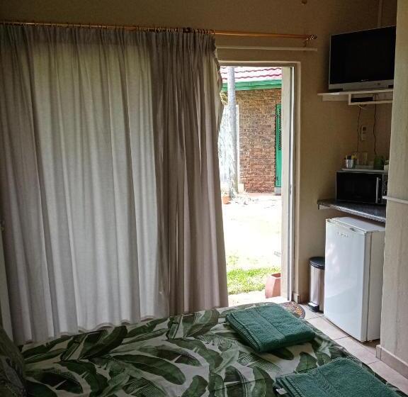 غرفة أساسية, De La Rose Guesthouse