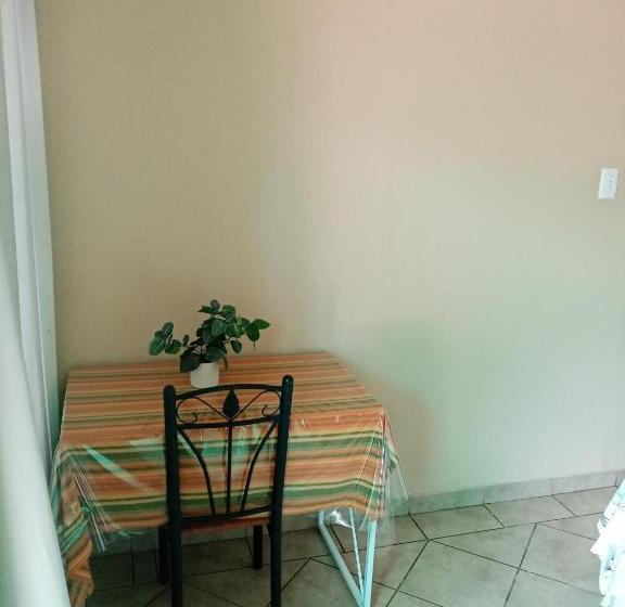 غرفة إقتصادية, De La Rose Guesthouse