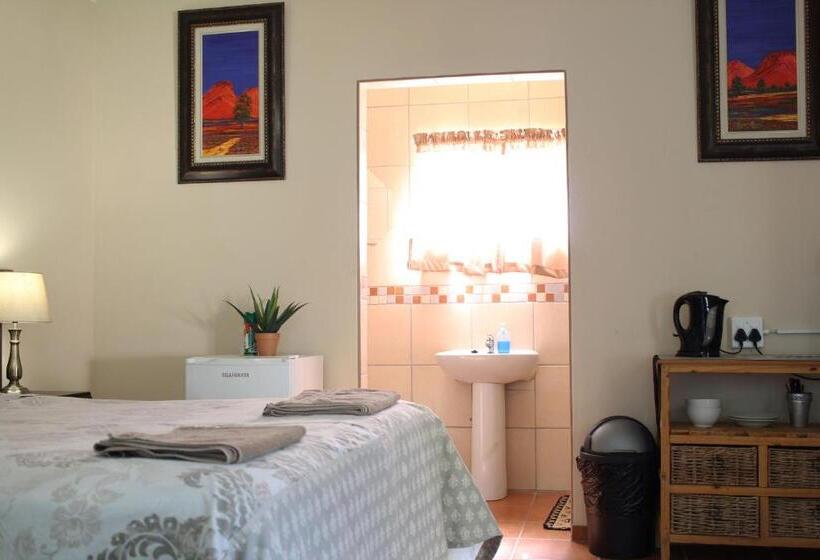 غرفة قياسية مطلّة علي حمام السباحة, De La Rose Guesthouse