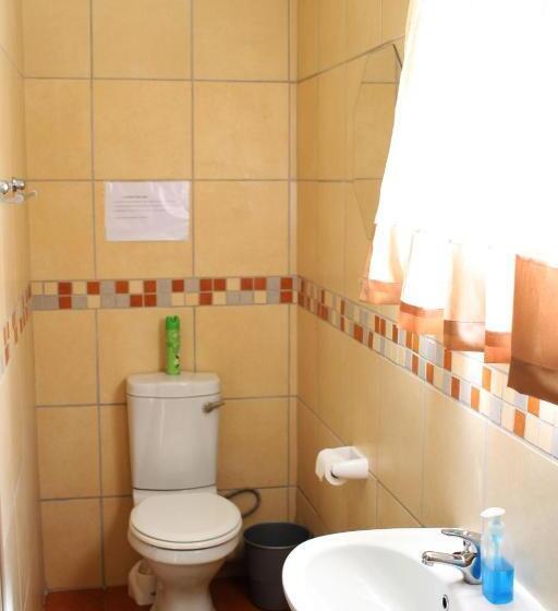 غرفة قياسية مطلّة علي حمام السباحة, De La Rose Guesthouse