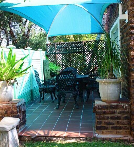 غرفة قياسية مطلّة علي حمام السباحة, De La Rose Guesthouse