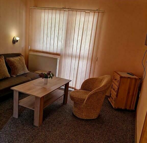 家庭山景房, Penzión Anna