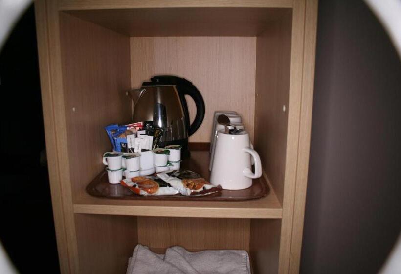 Семейный Номер, Yorkway Motel