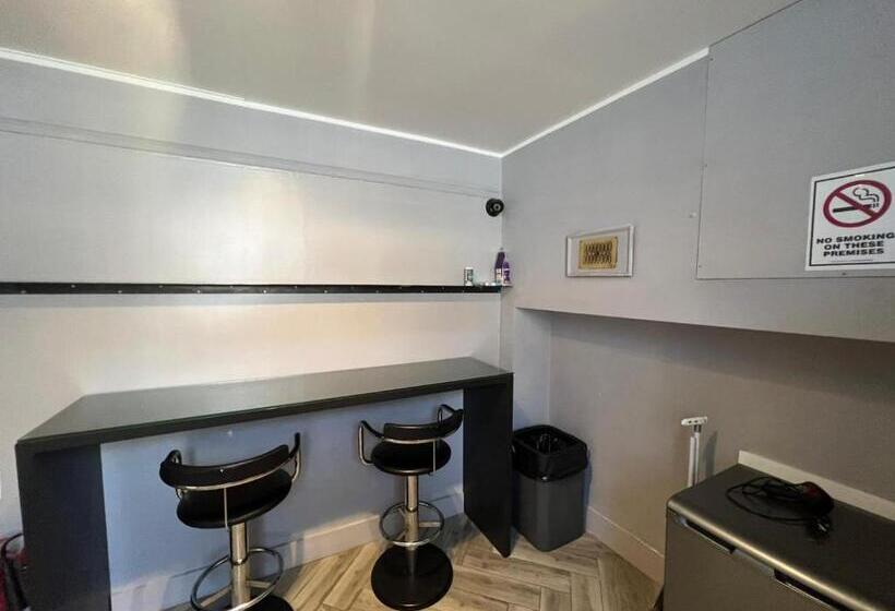 豪华房间, Petticoat Accommodations