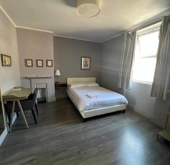 豪华房间, Petticoat Accommodations