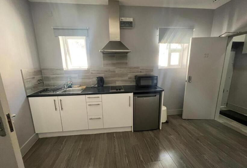 豪华工作室, Petticoat Accommodations